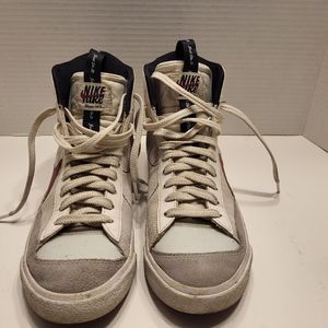 Nike Kids' Grade School Blazer Mid '77 SE. Size 5Y